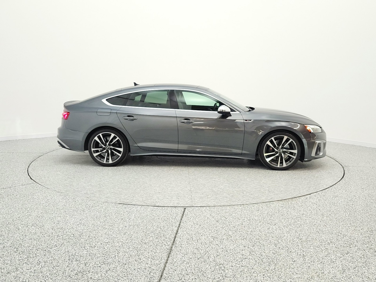 Used 2023 Daytona Gray Pearl Effect Audi Premium Plus 3.0 TFSI quattro image 4