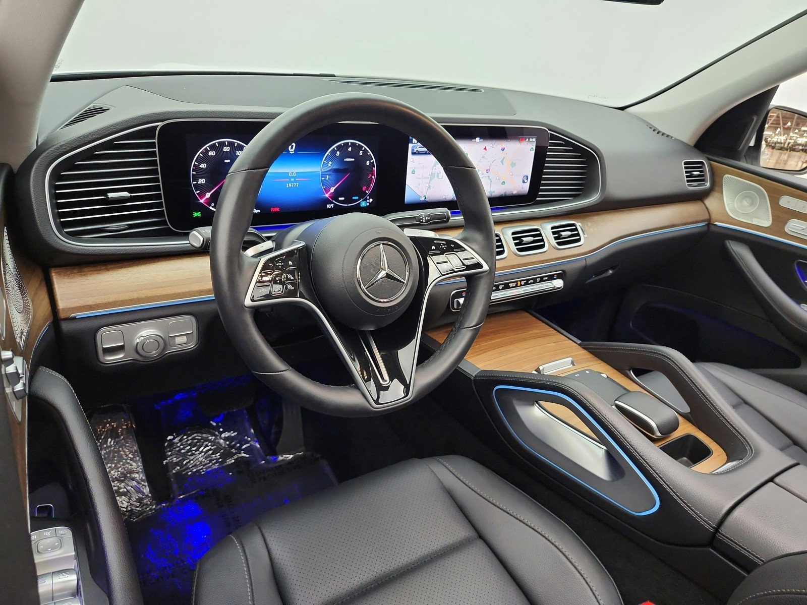 Certified Used 2025 Polar White Mercedes-Benz GLE 350 4MATIC® SUV image 14