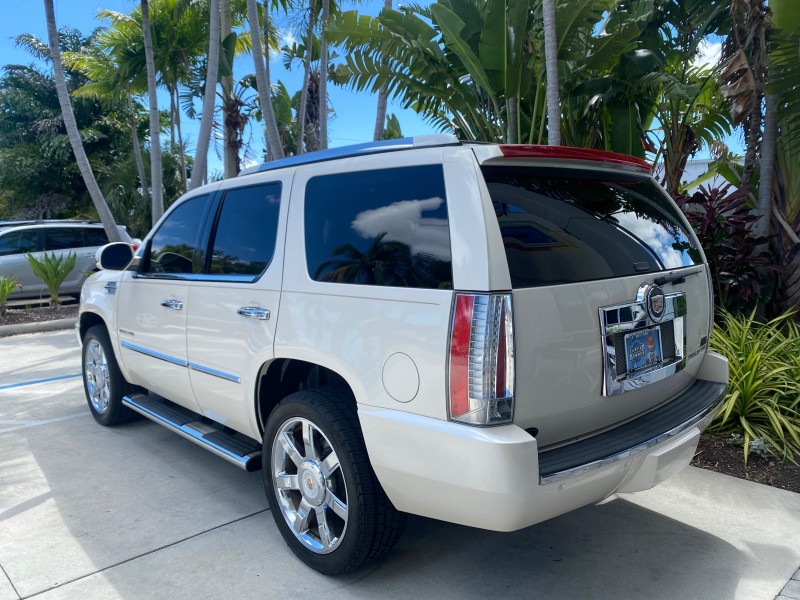 2013 Cadillac Escalade Luxury 1 OWNER LOW MILES 70,251 in ,