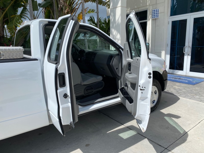 2005 Ford F-150 PU STX LOW MILES 18,931 in , 