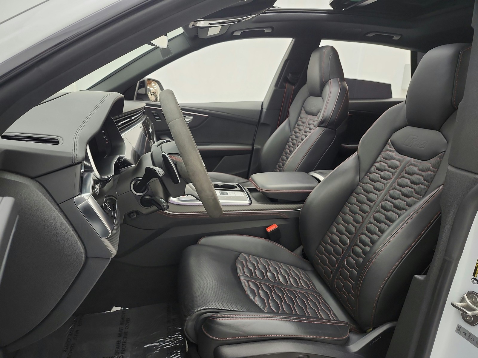 Used 2024 Glacier White Metallic Audi 4.0 TFSI quattro image 13