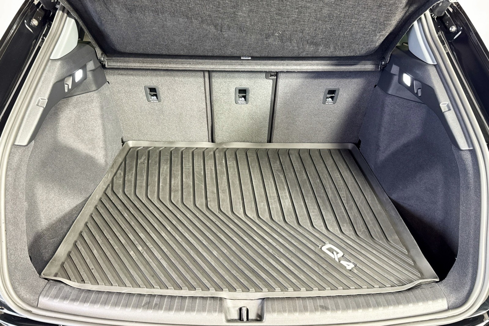 Used 2023 MYTHOS BLACK Audi Premium Plus image 24