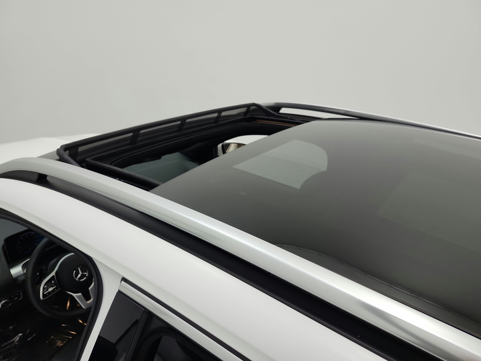 Used 2021 Polar White Mercedes-Benz GLB 250 4MATIC® SUV image 11