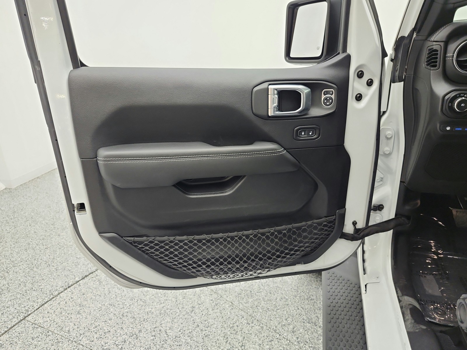 Used 2021 Bright White Clearcoat Jeep Unlimited Sahara 4x4 image 12