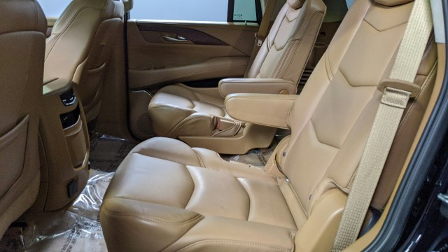 2016 Cadillac Escalade Platinum 32