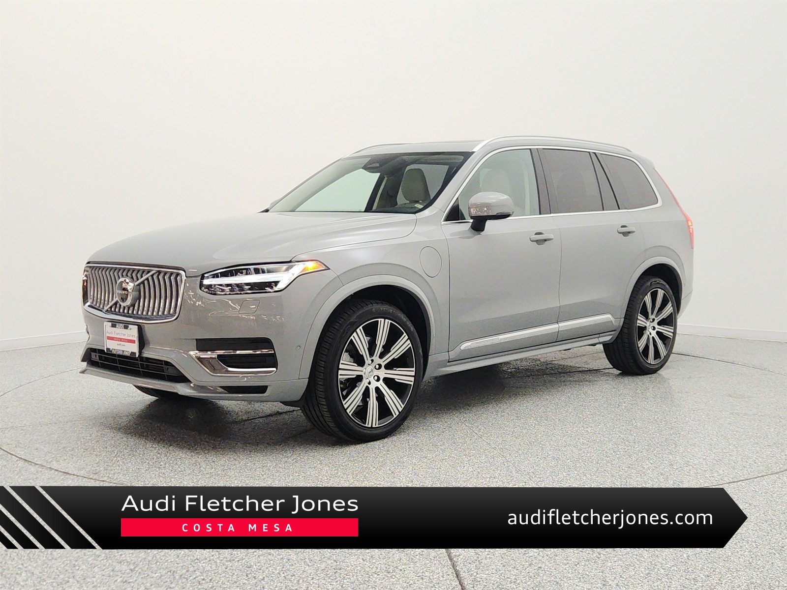 Gray (Vapour Grey Metallic) 2024 Volvo XC90 Recharge T8 Plus Bright Theme 6-Passenger eAWD SUV / Crossover All-Wheel Drive Automatic