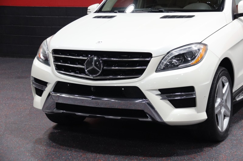 2014 Mercedes-Benz ML550 AMG Sport 4-Matic 4dr Suv in , 