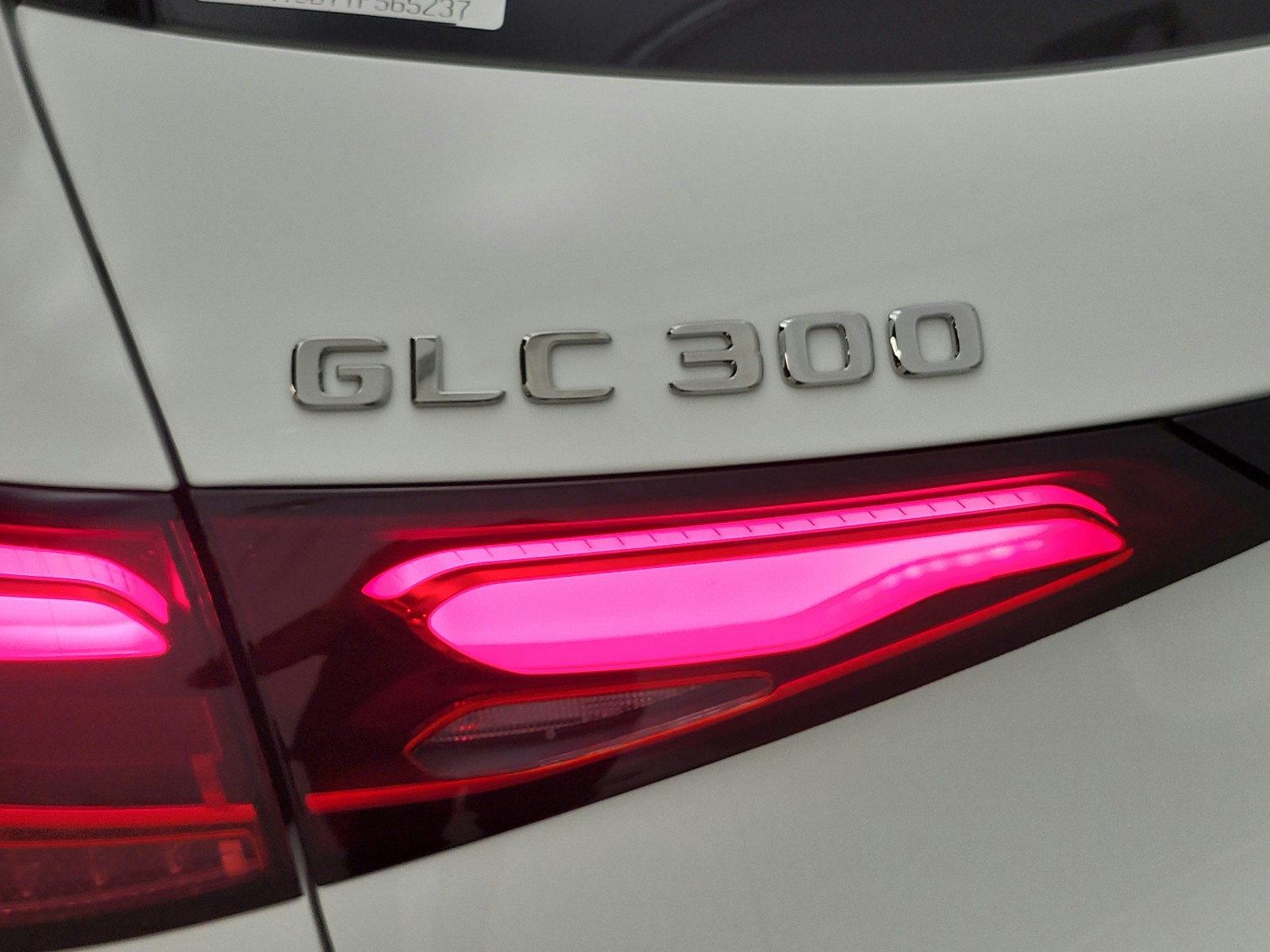 New 2026 Polar White Mercedes-Benz GLC 300 image 15