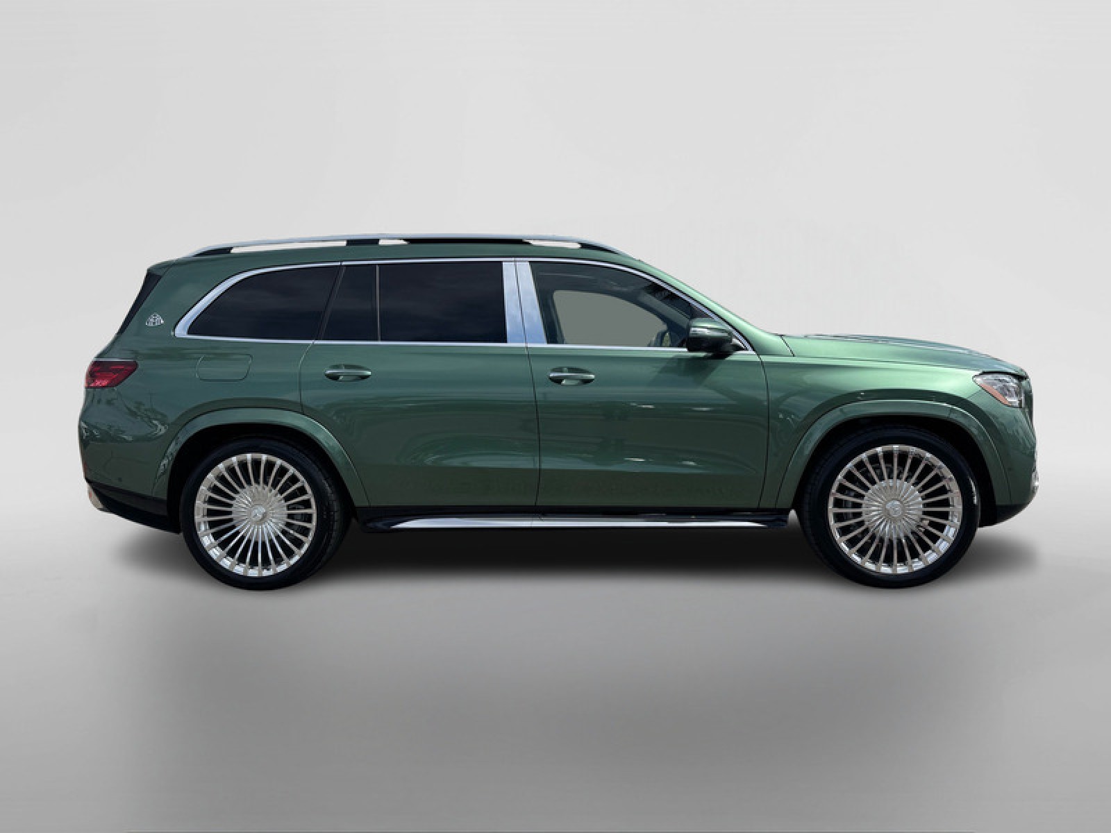 New 2026 MANUFAKTUR Ireland Mid Green Metallic Mercedes-Benz Maybach GLS 600 4MATIC® SUV image 6