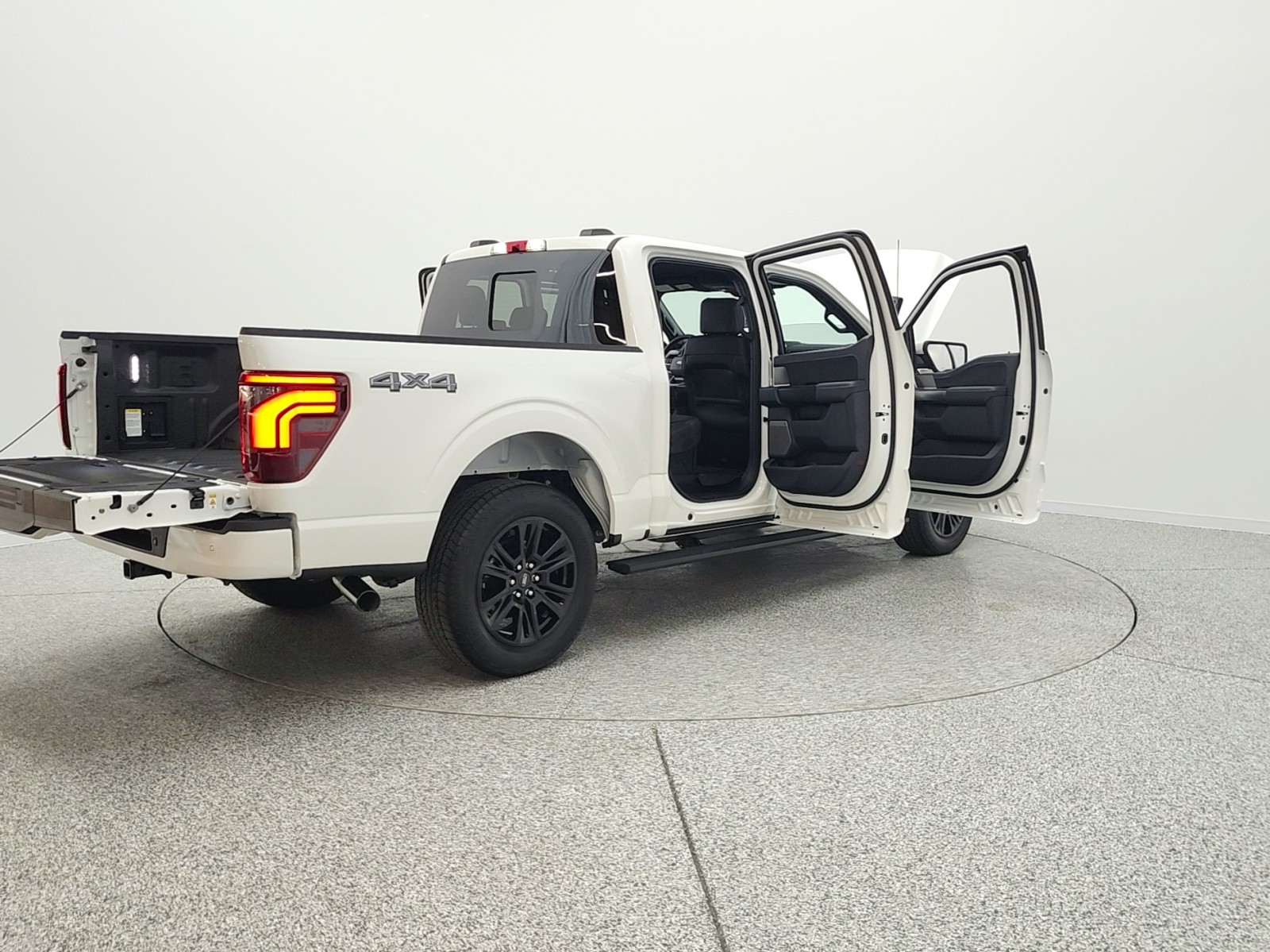Used 2025 Star White Metallic Tri-Coat Ford Platinum 4WD SuperCrew 5.5