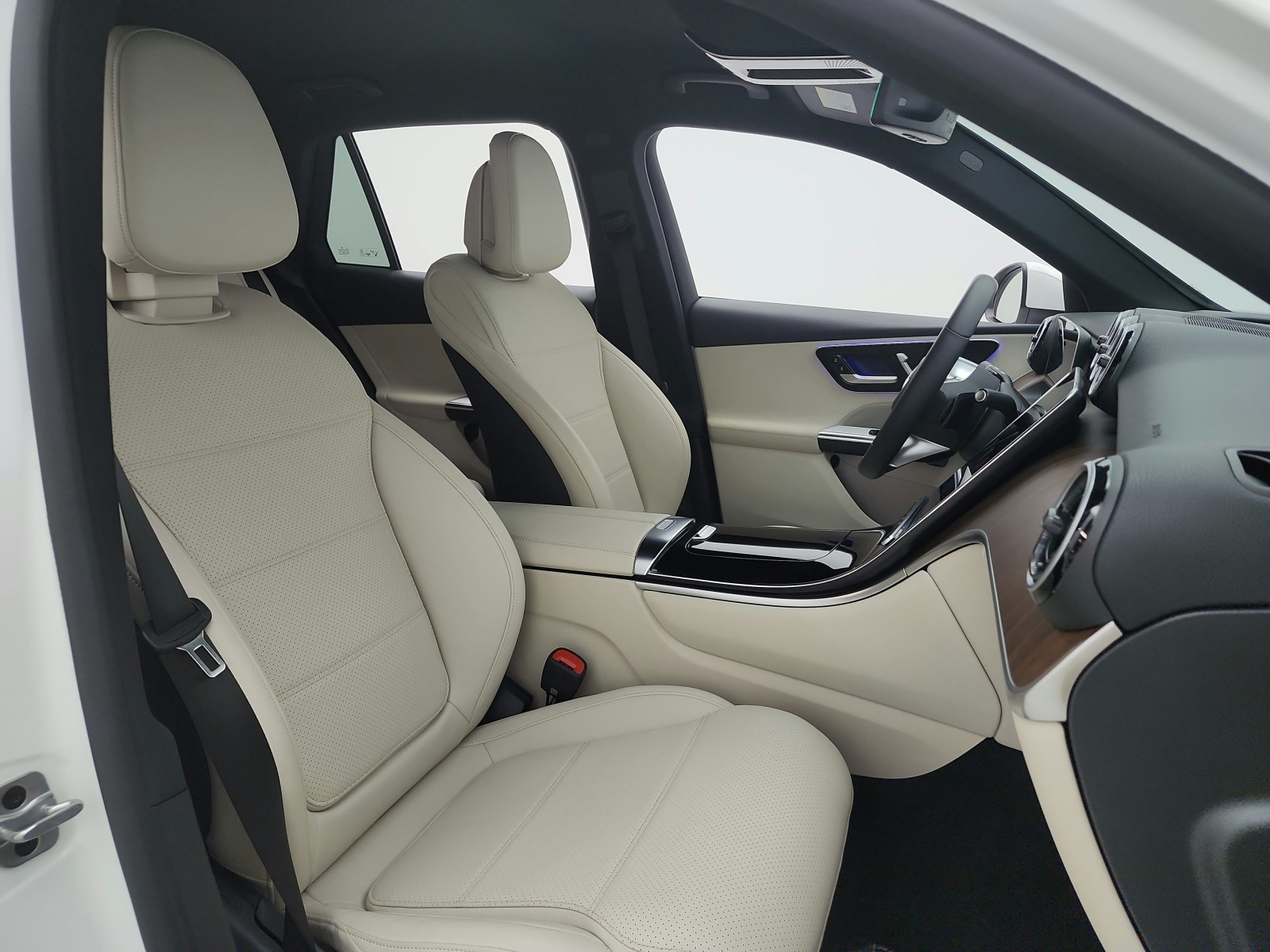 Certified Used 2025 Polar White Mercedes-Benz GLC 300 SUV image 23