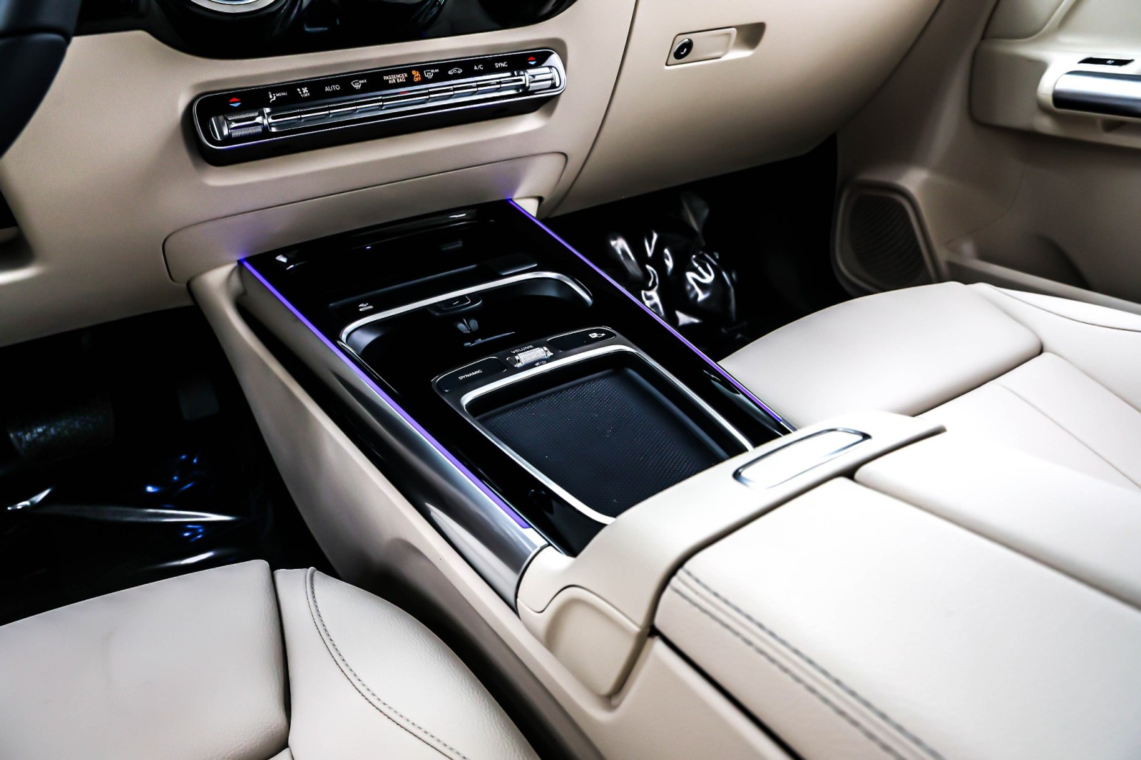 New 2026 MANUFAKTUR Patagonia Red Metallic Mercedes-Benz GLA 250 image 6