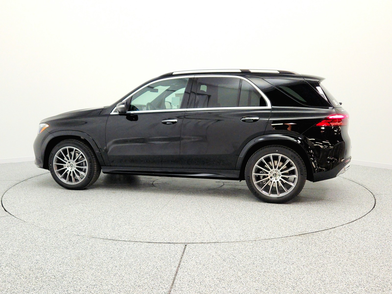 New 2026 Black Mercedes-Benz GLE 450 4MATIC® SUV image 8