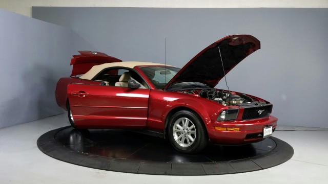 2006 Ford Mustang Deluxe 9