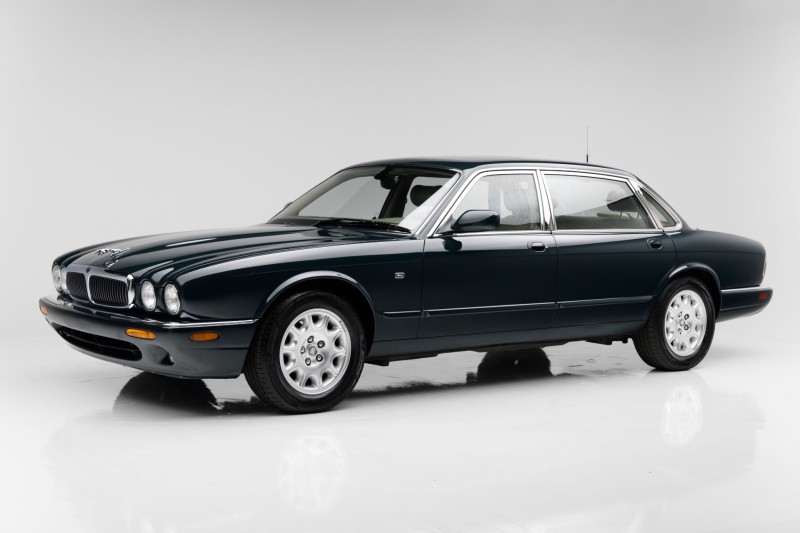 2000 Jaguar XJ8L L in , 