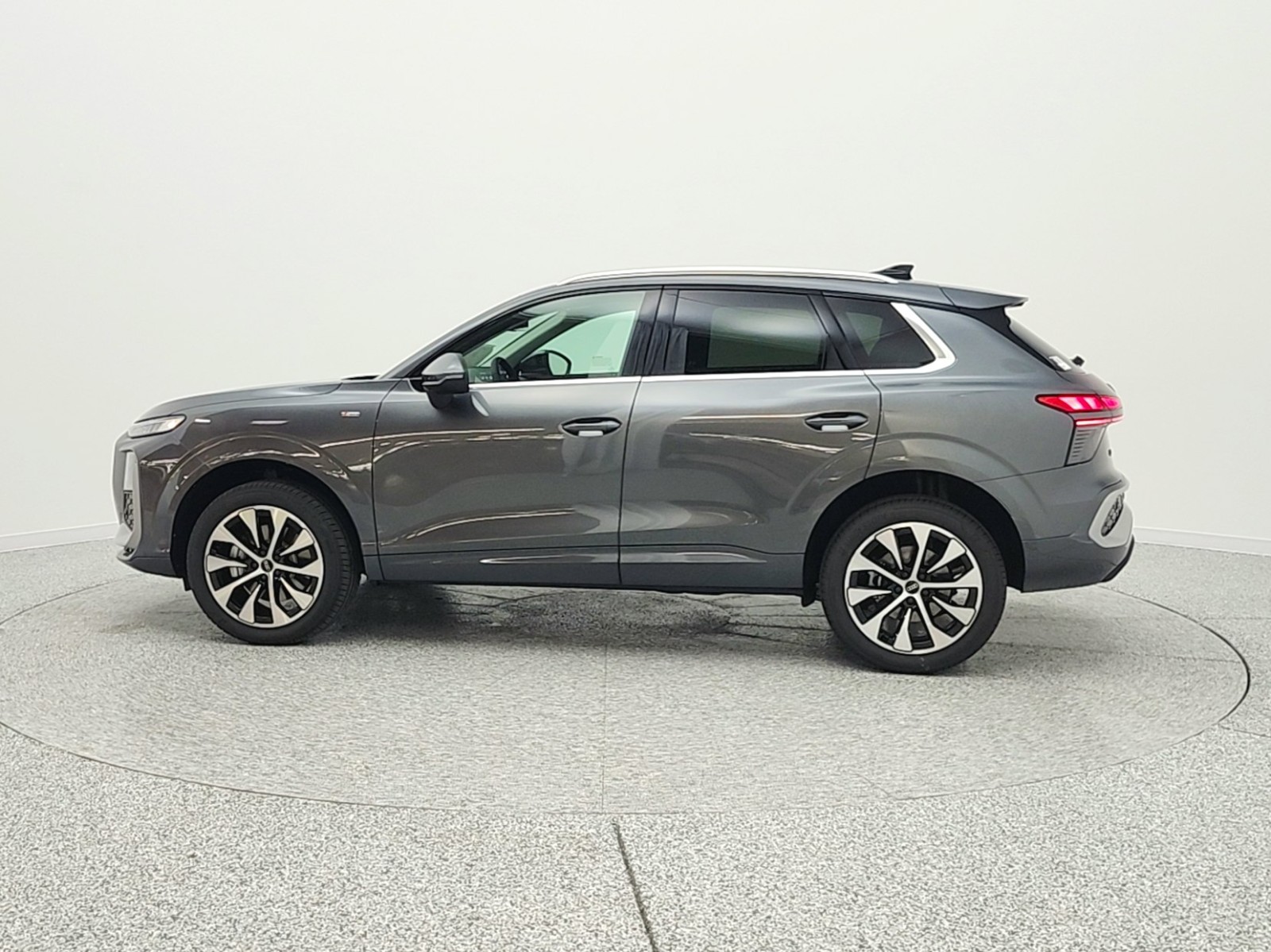 New 2026 Daytona Gray Pearl Effect Audi S line quattro image 8