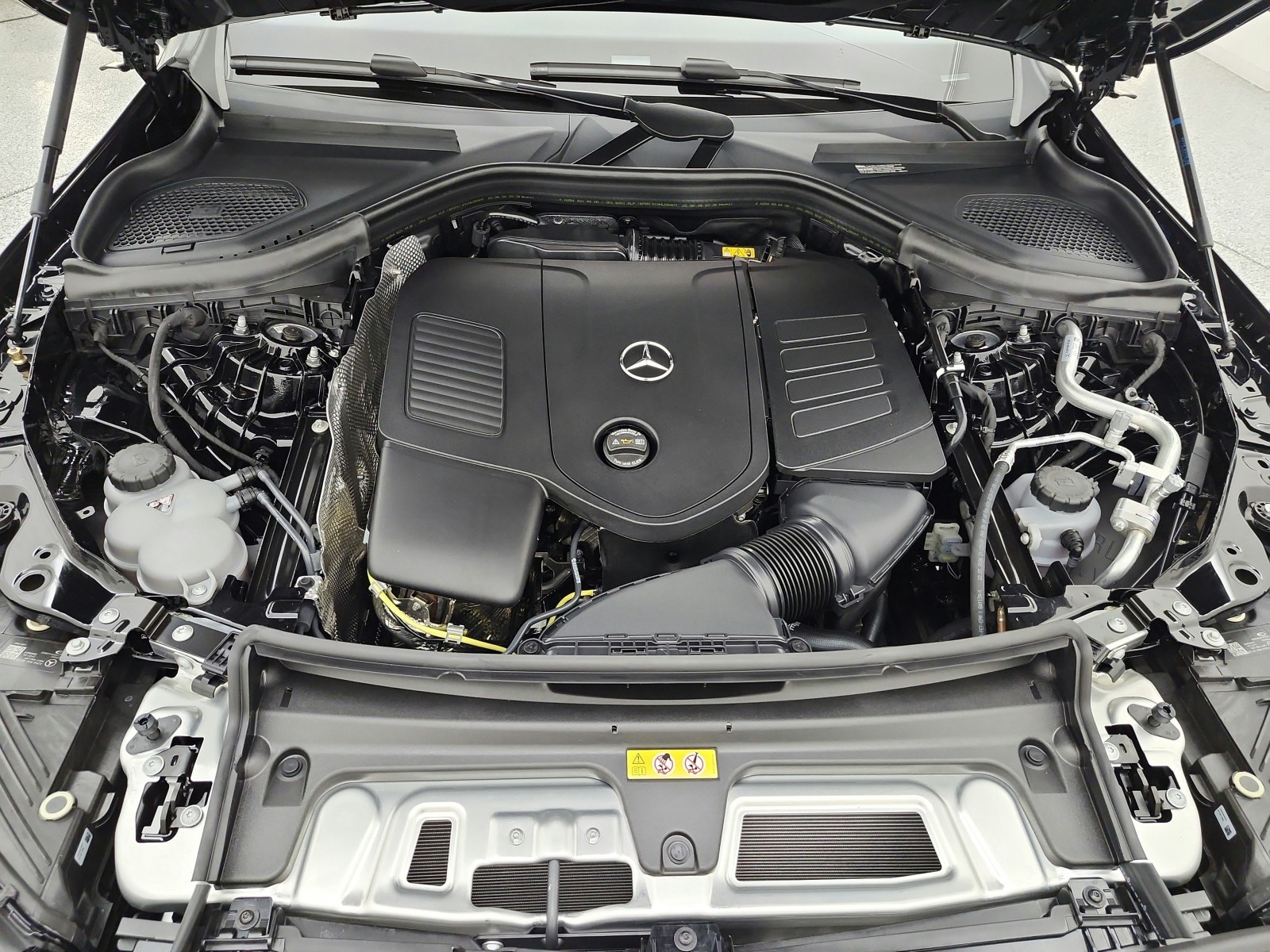 New 2027 Black Mercedes-Benz GLC 300 SUV image 12