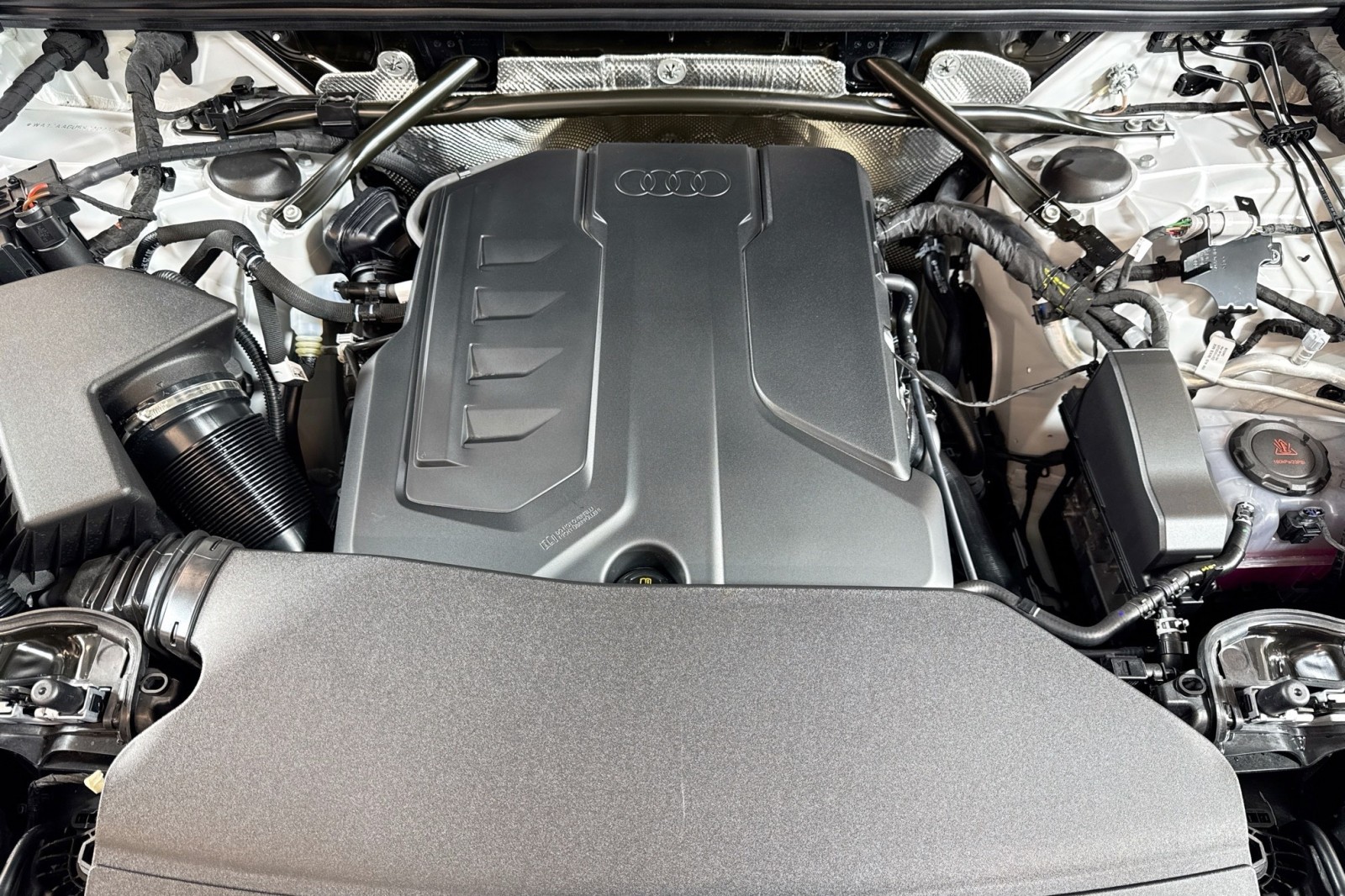 New 2025 Glacier White Metallic Audi Premium Plus 2.0 TFSI quattro image 27