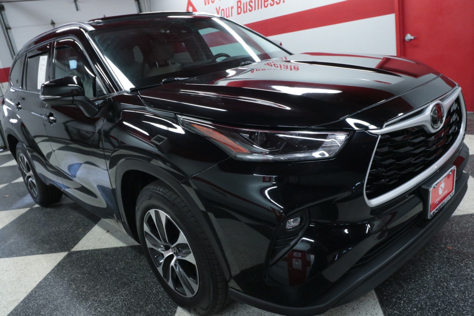 Used Car 2021 Toyota Highlander  Xle For Sale Under $35,000 In Austin, Texas