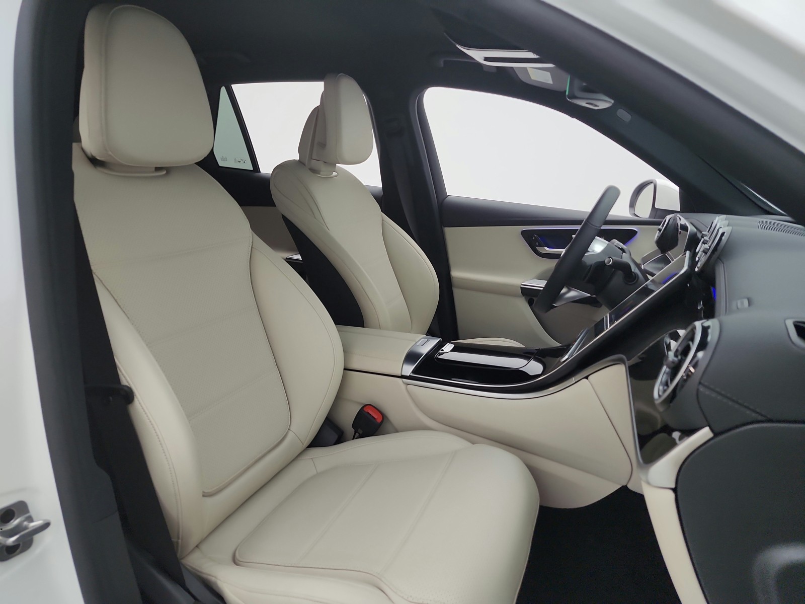 Certified Used 2025 Polar White Mercedes-Benz GLC 300 SUV image 24