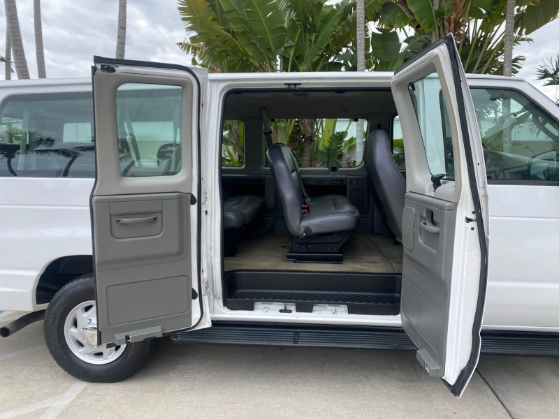 2008 Ford Econoline Wagon XLT 15 PASSENGERS E350 CLEAN in , 