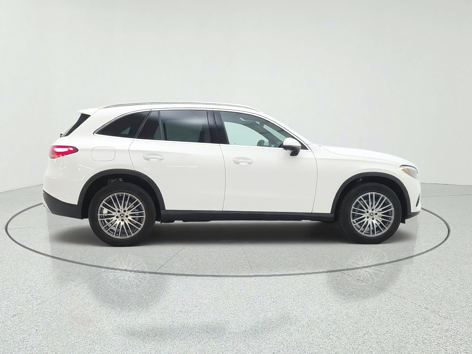 New 2027 Polar White Mercedes-Benz GLC 300 SUV image 4