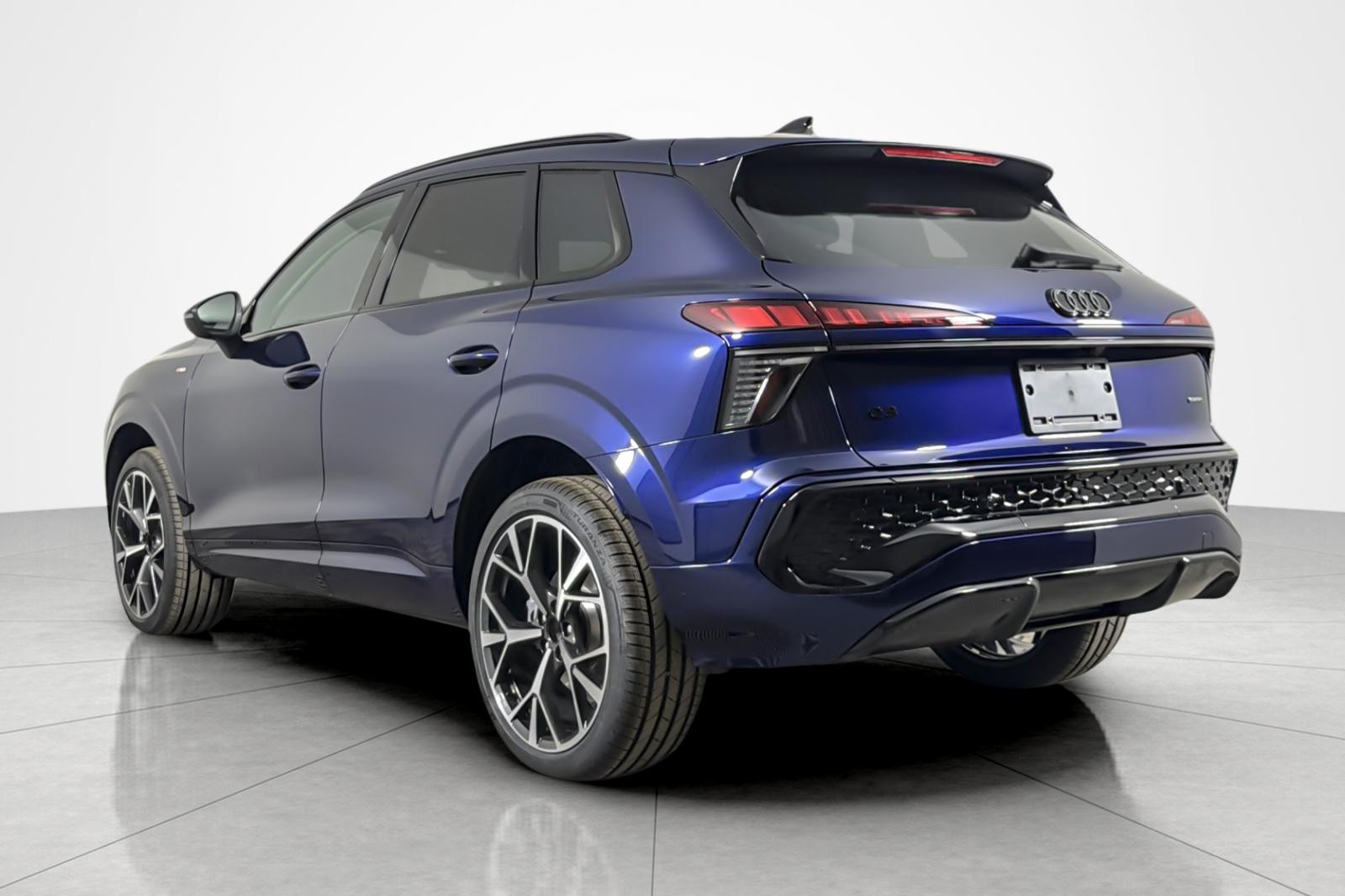 New 2026 Navarra Blue Metallic Audi S line quattro image 4