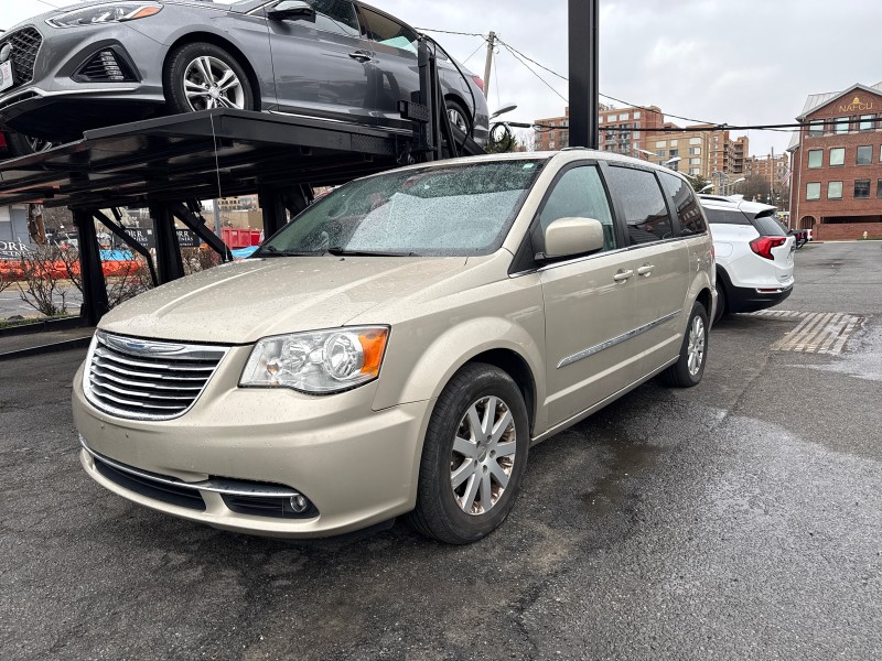 2015 Chrysler Town & Country Touring FWD