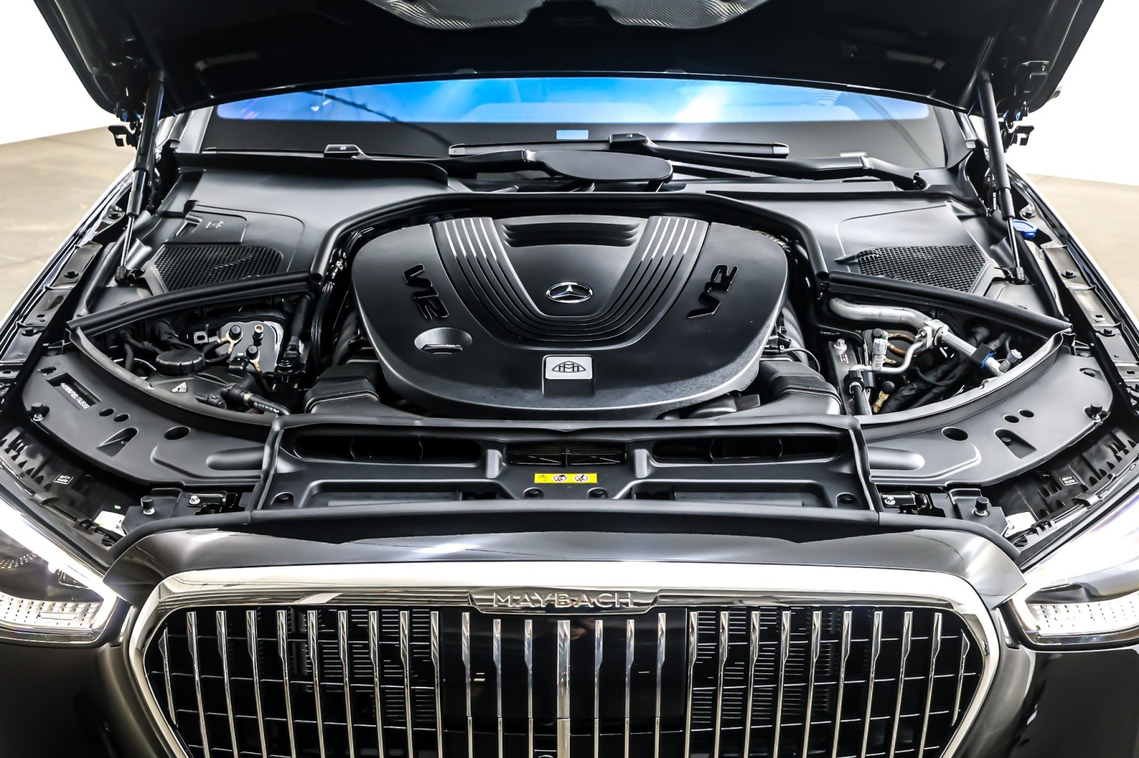 New 2026 Obsidian Black Metallic Mercedes-Benz Maybach S 680 image 11