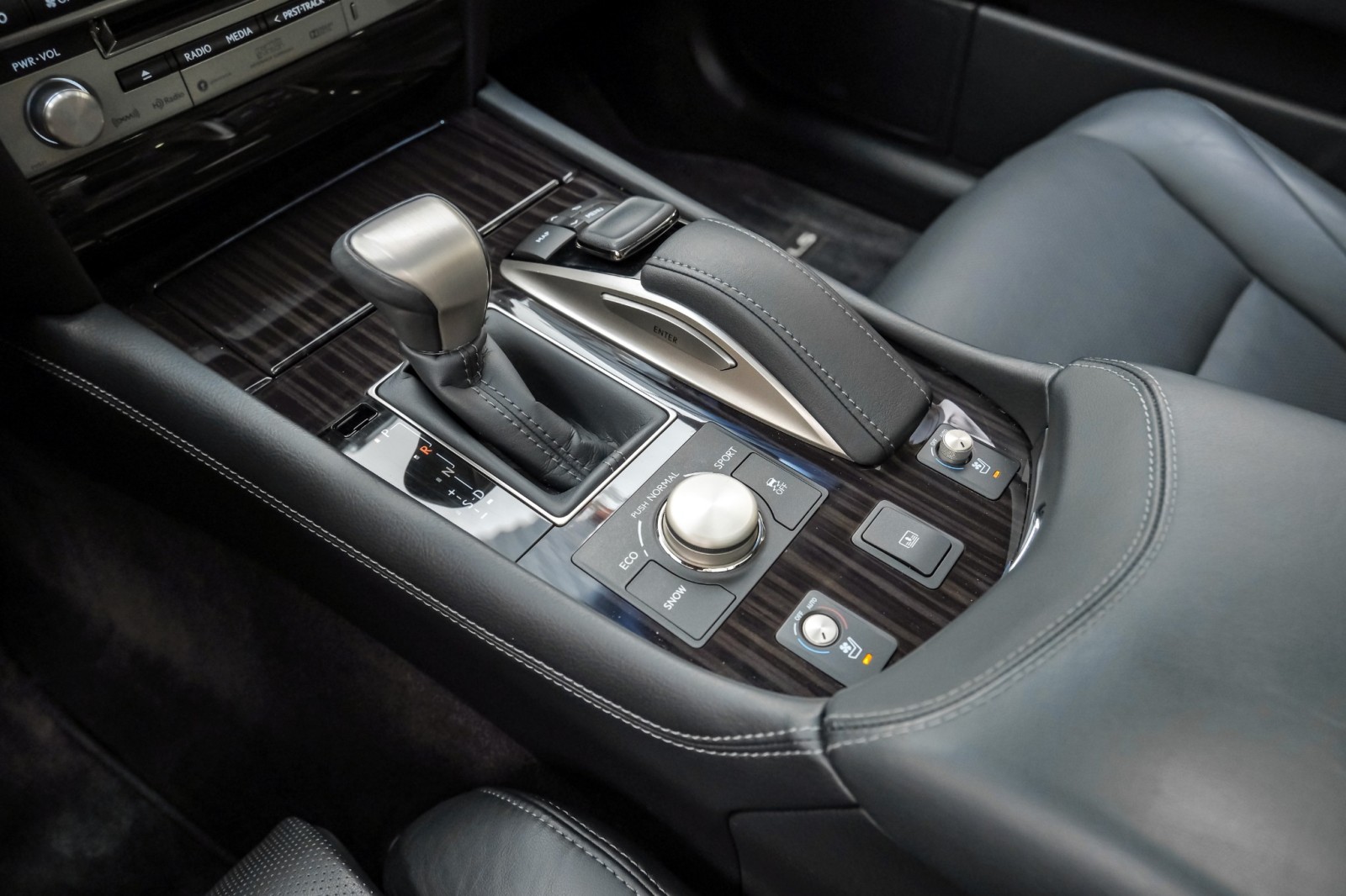 2017 Lexus LS 460 AWD 18Alloys MarkLevAudio ComfortPkg BlindSpot 29