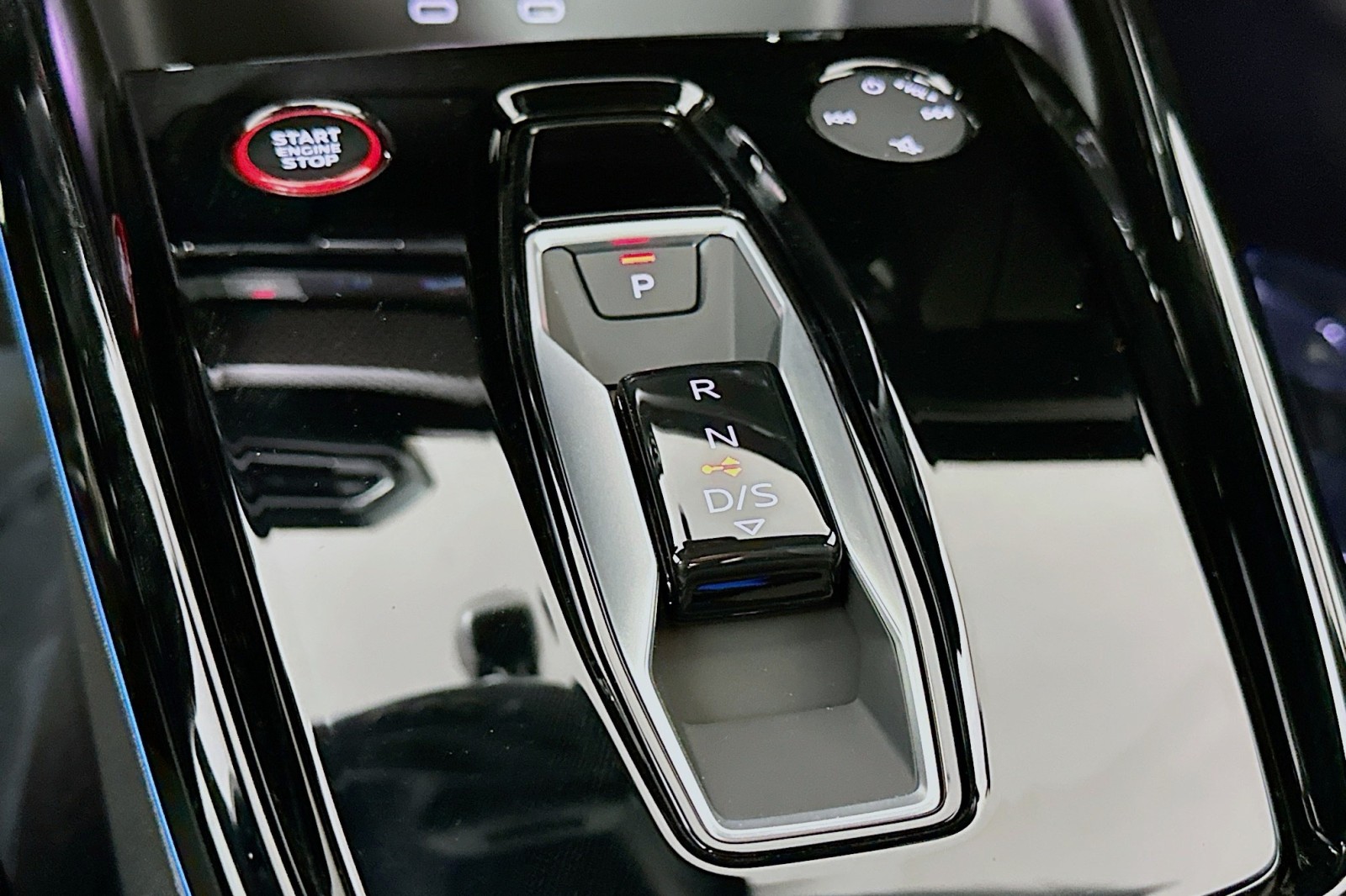 New 2026 Daytona Gray Pearl Effect Audi  image 7