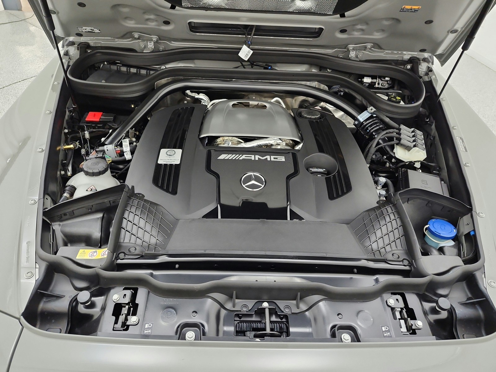New 2027 MANUFAKTUR Arabian Grey Mercedes-Benz AMG® G 63 SUV image 12
