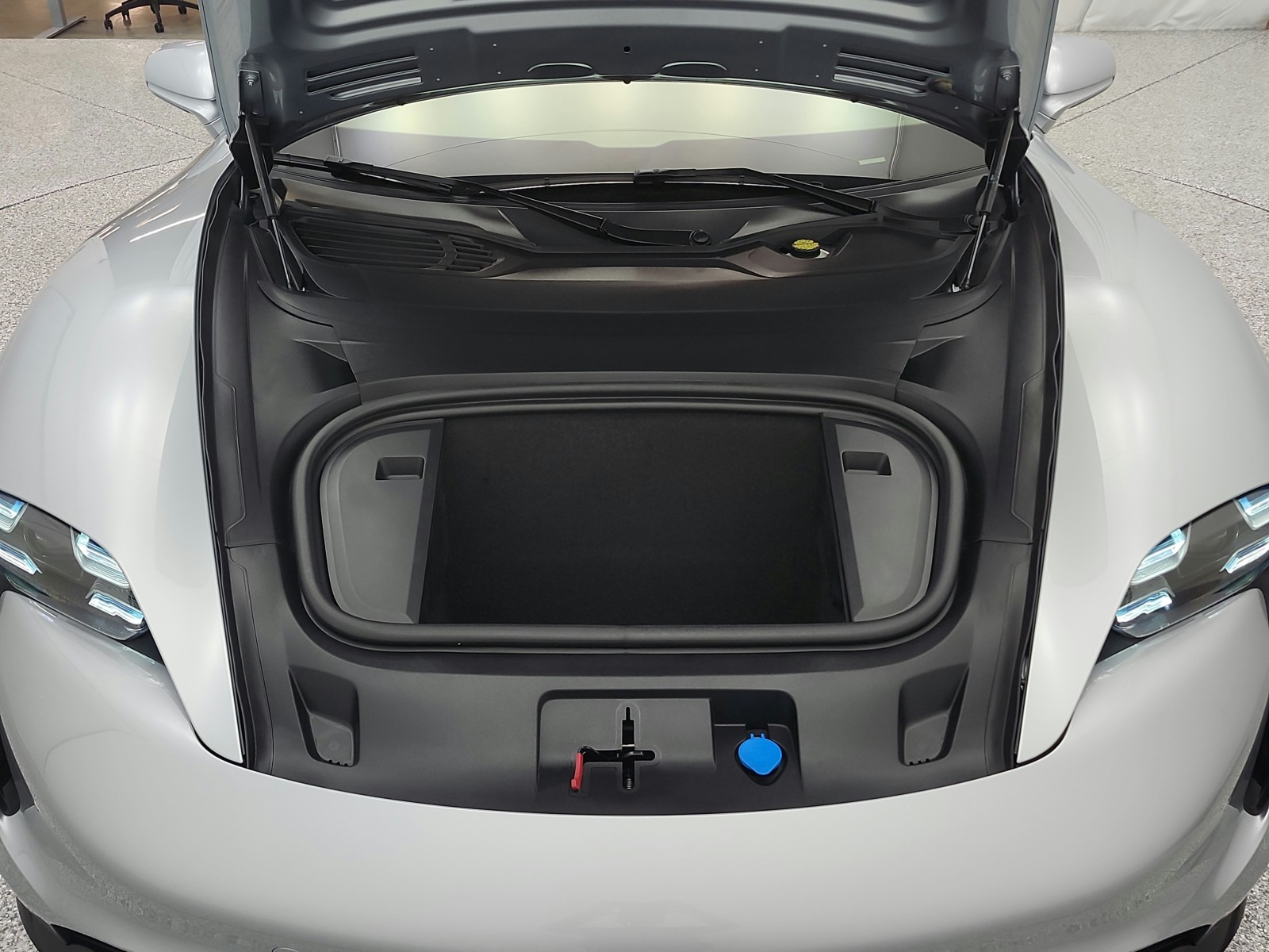 Used 2024 Dolomite Silver Metallic Porsche Turbo AWD image 17