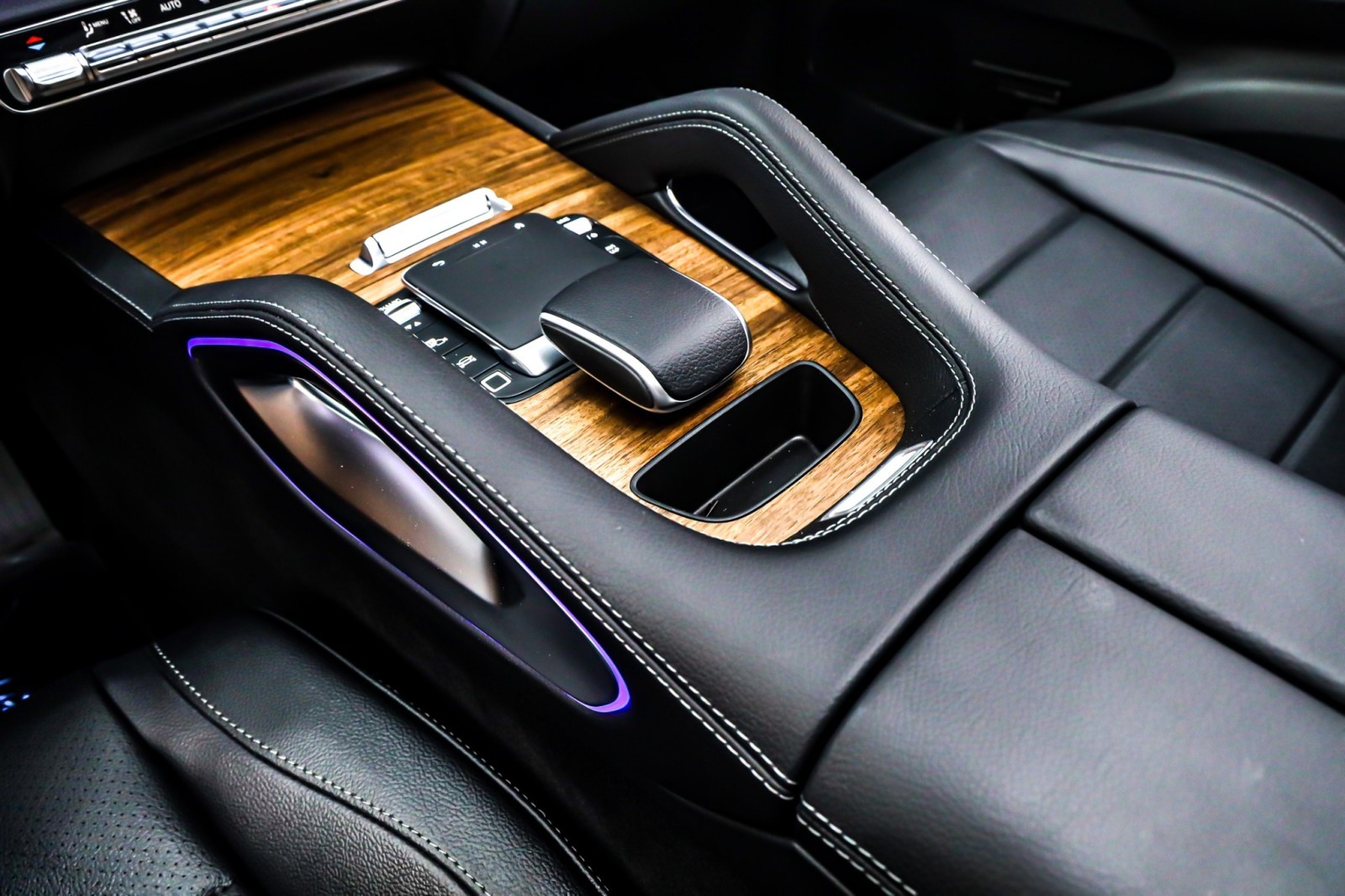 New 2026 Obsidian Black Metallic Mercedes-Benz GLE 350 4MATIC® SUV image 6