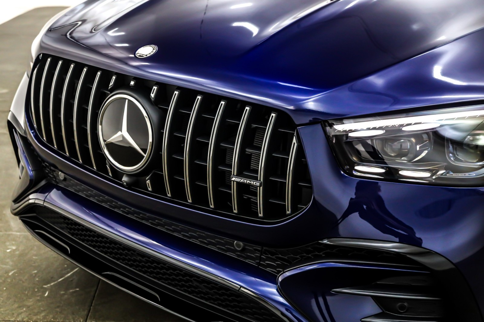 New 2026 MANUFAKTUR Mystic Blue Metallic Mercedes-Benz AMG® GLE 53 4MATIC+ Coupe image 13