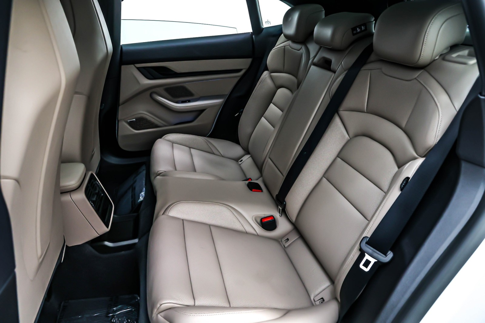 Used 2023 Carrara White Metallic Porsche 4 Cross Turismo AWD image 9