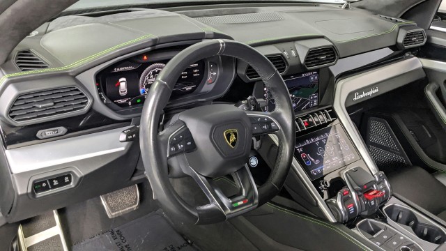 2019 Lamborghini Urus  24