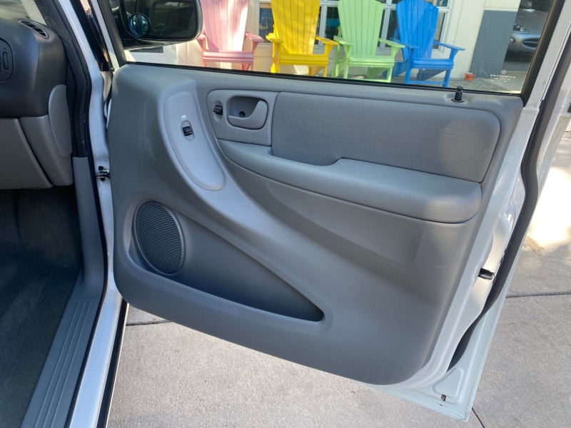 2006 Dodge Caravan SXT LOW MILES 28,367 1 OWNER HANDICAP LIFT in , 