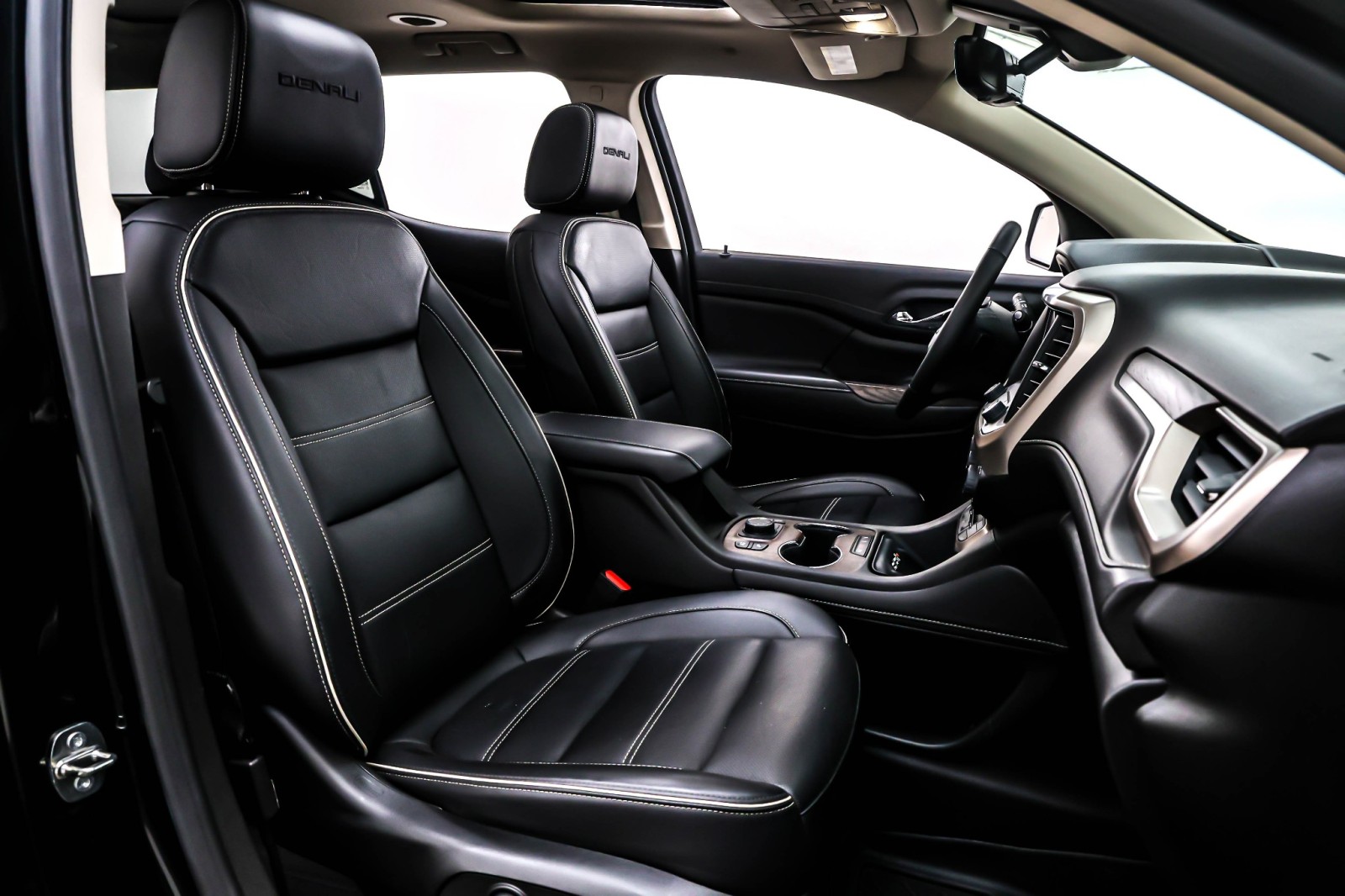 Used 2023 Ebony Twilight Metallic GMC AWD 4dr Denali image 7