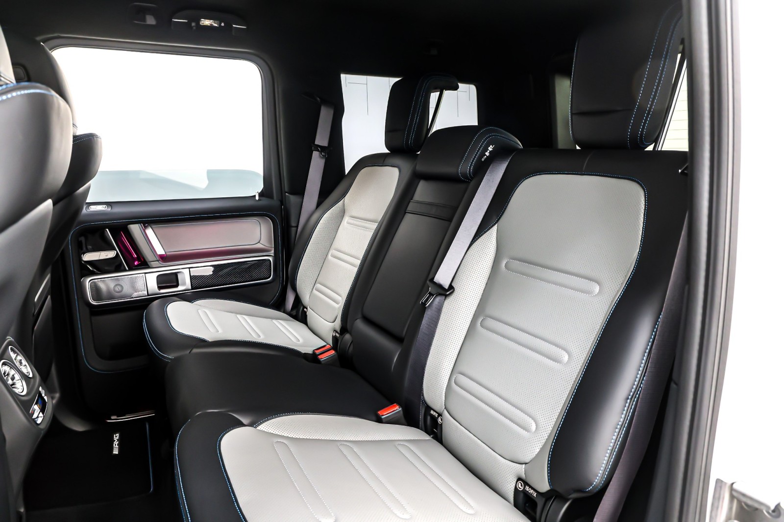 New 2025 MANUFAKTUR Moonlight White Magno Mercedes-Benz G 580e image 8