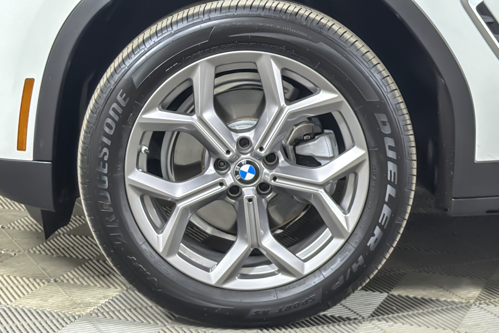 Used 2024 Alpine White BMW xDrive30i Sports Activity Vehicle image 25