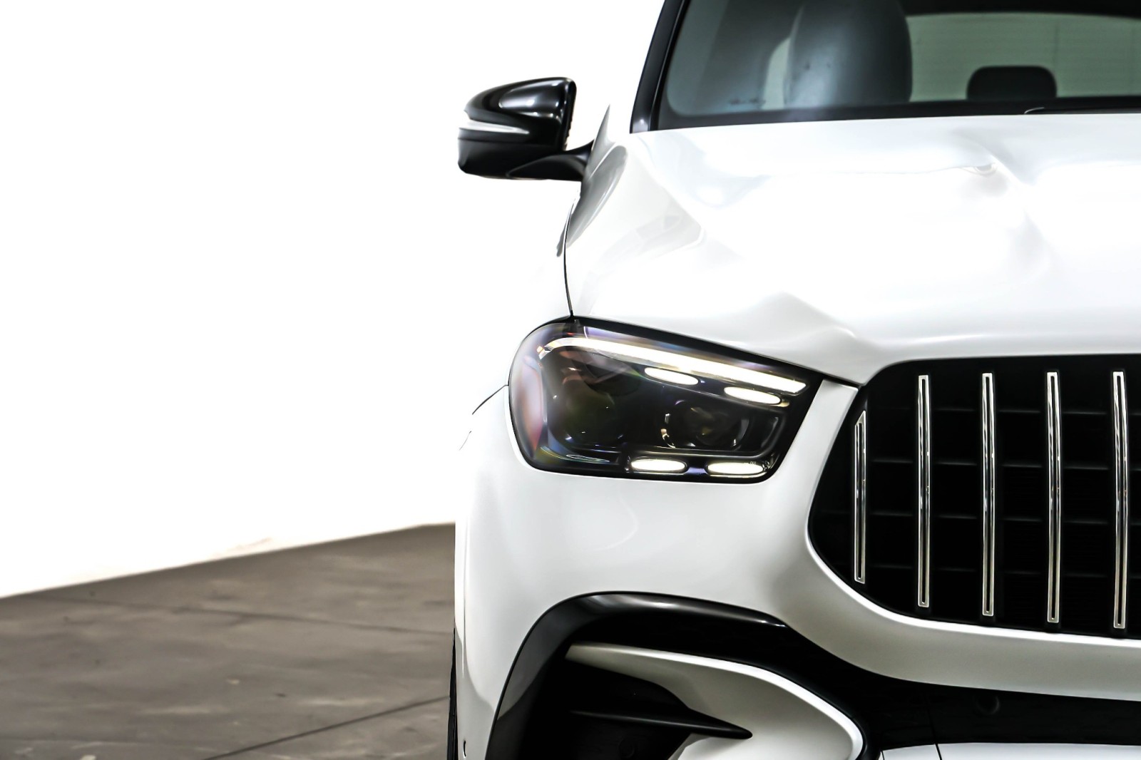 Used 2025 MANUFAKTUR Moonlight White Metal Mercedes-Benz AMG® GLE 53 image 14