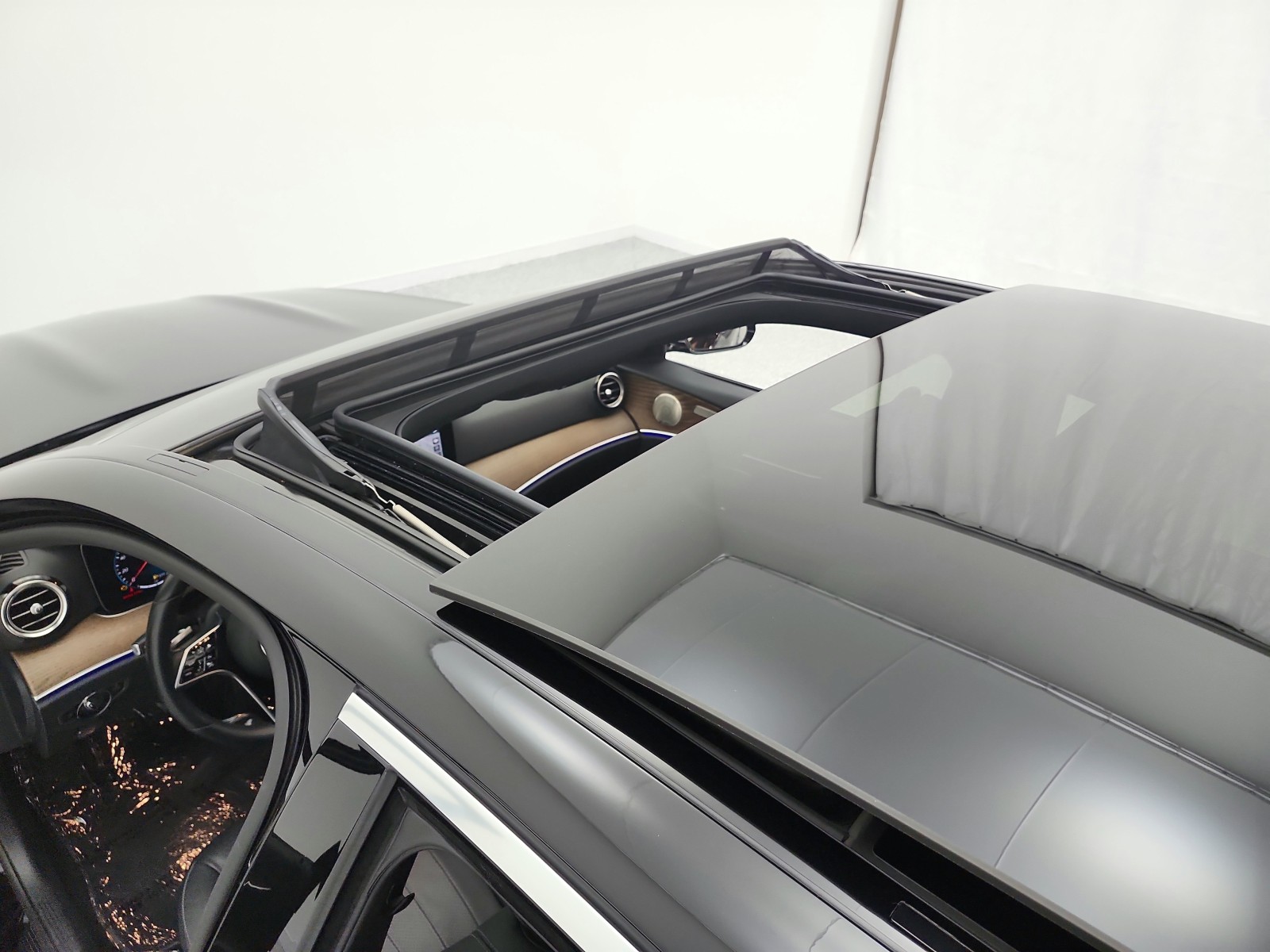 Used 2022 Black Mercedes-Benz E 450 4MATIC® Sedan image 11