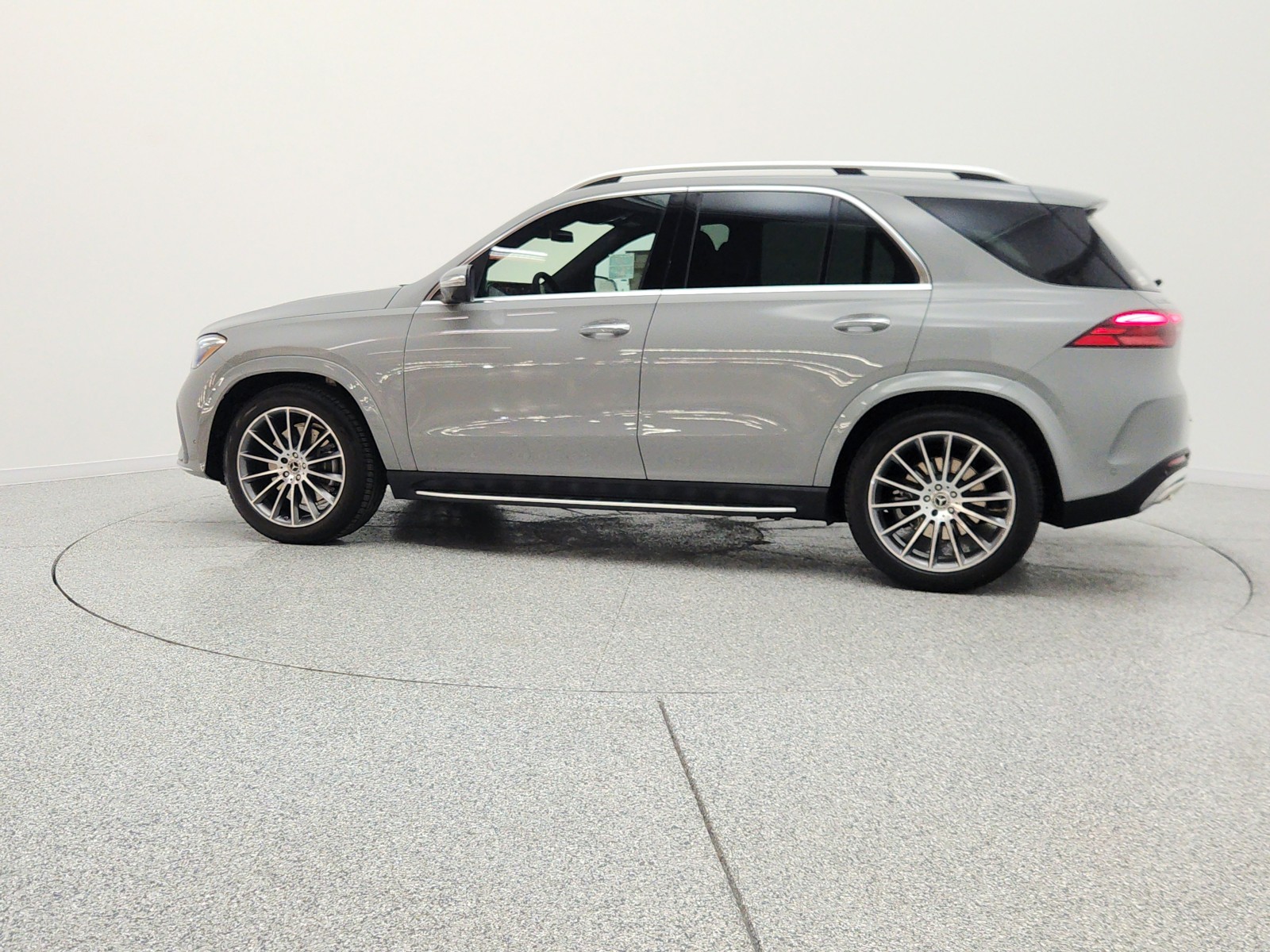New 2026 MANUFAKTUR Alpine Grey Mercedes-Benz GLE 580 4MATIC® SUV image 8