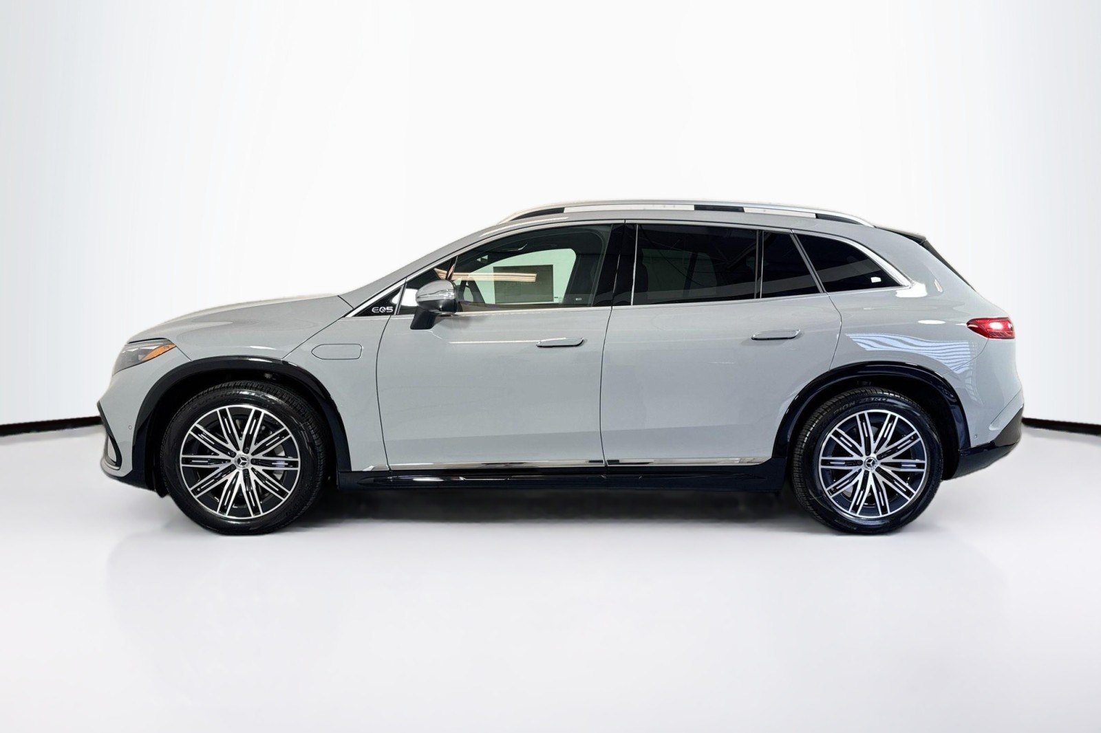 New 2026 MANUFAKTUR Alpine Grey Mercedes-Benz EQS 400 4MATIC® SUV image 8