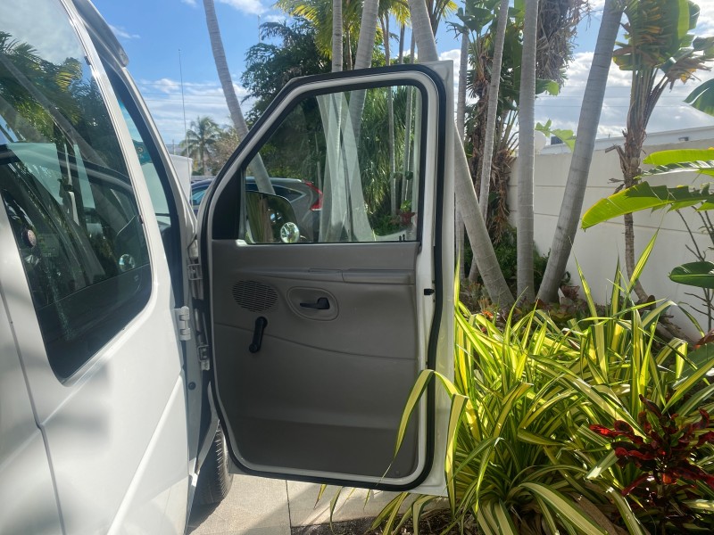 2000 Ford Econoline Cargo Van LOW MILES 68,046 in , 