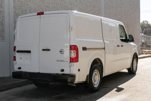 2021 Nissan NV Cargo S 10