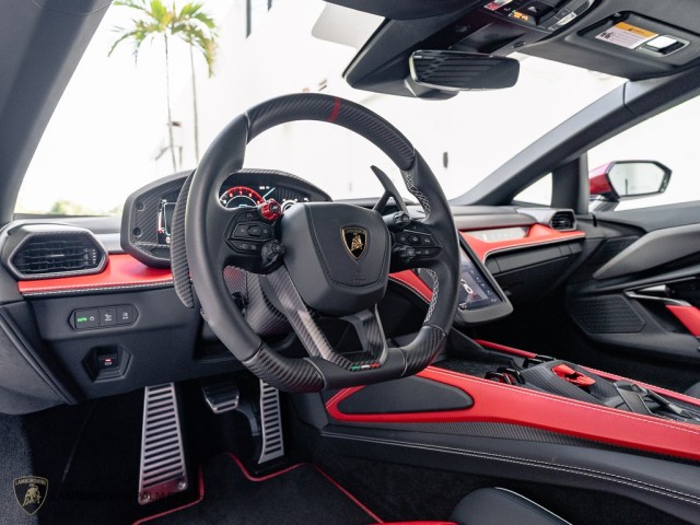 Lamborghini Revuelto