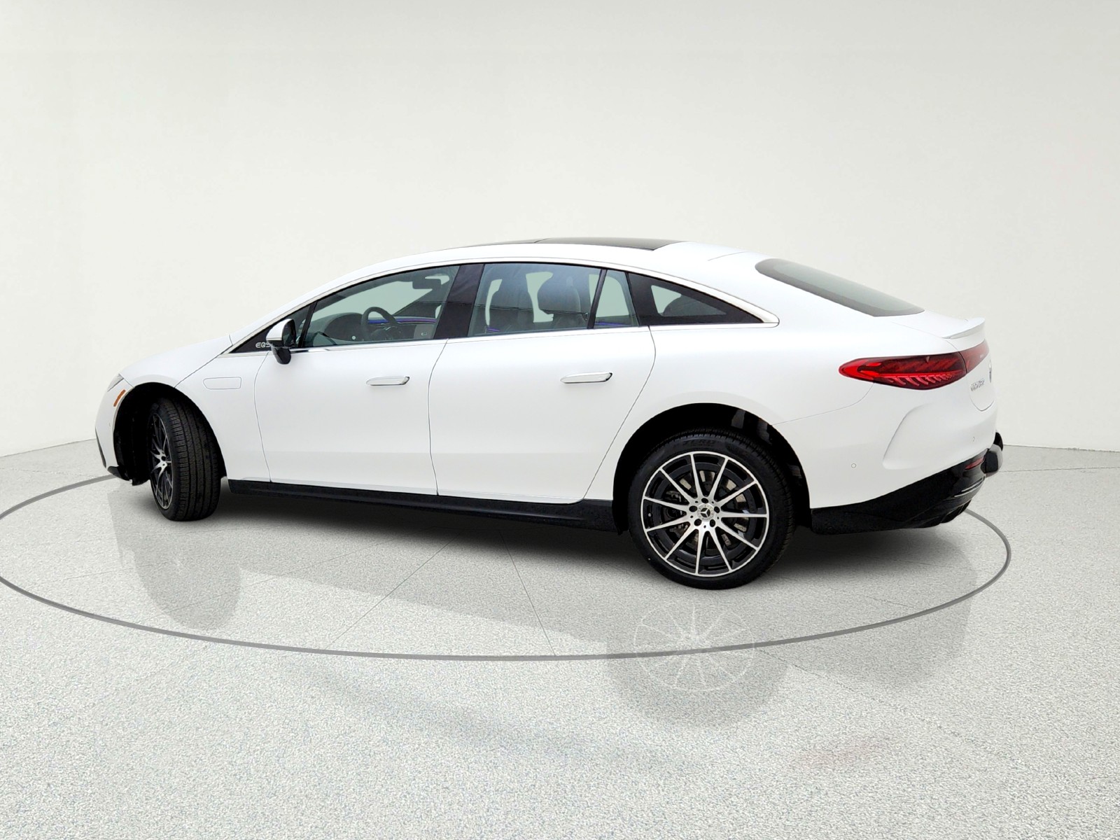 New 2026 MANUFAKTUR Signature Moonlight White Magno Mercedes-Benz EQS 580 4MATIC® Sedan image 13