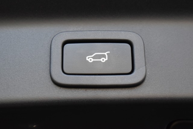2017 Jaguar F-PACE Navi Leather Moonroof Heated Seats Parking Sensors 44